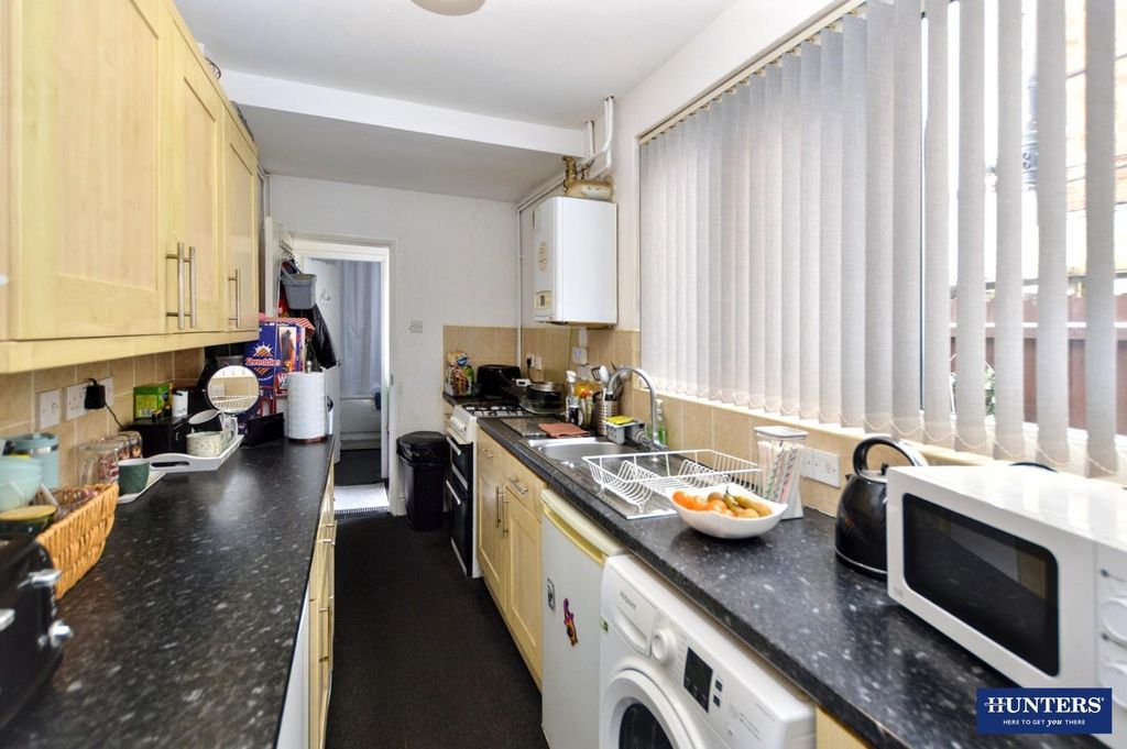 Property photo 3 of 9 Kitchen