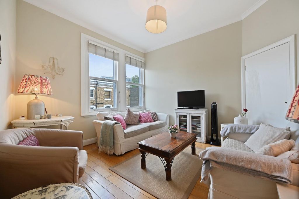 Property photo 1 of 8 Gratton Road