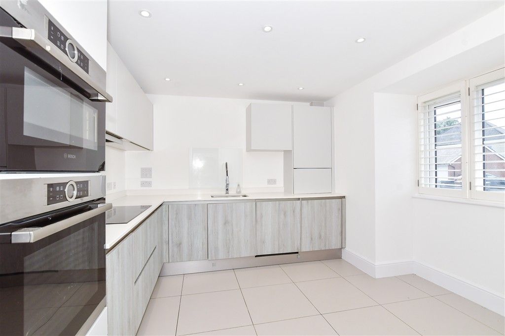 Property photo 3 of 18 Kitchen