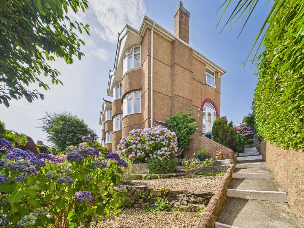 Property photo 1 of 32