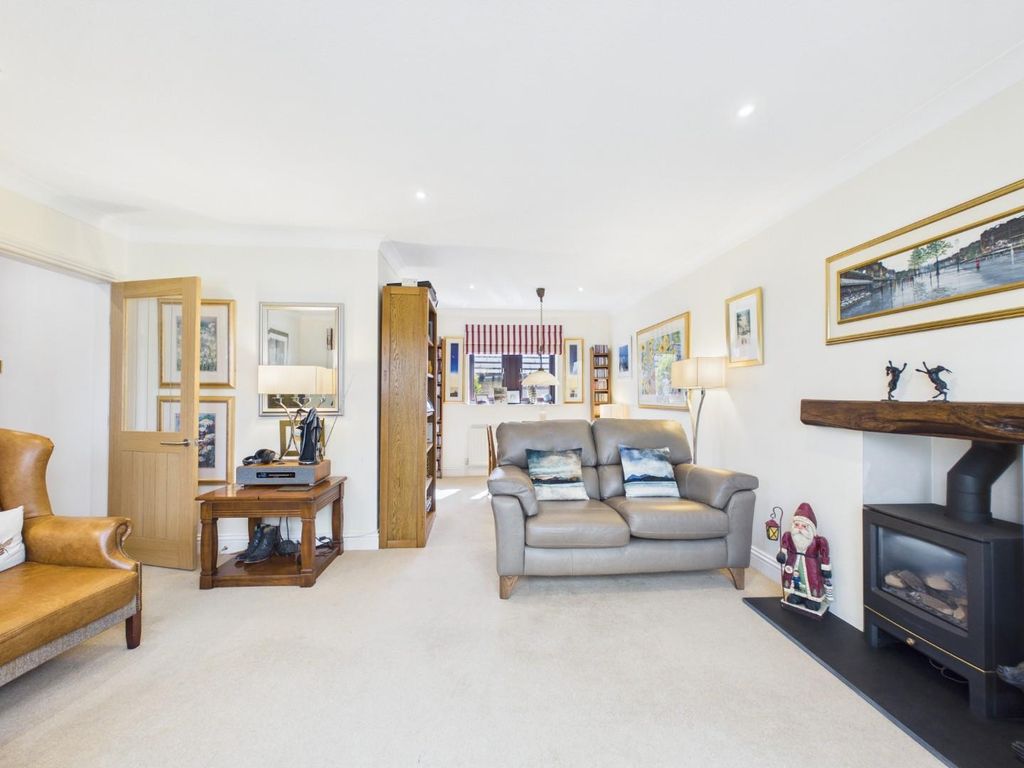 Property photo 2 of 13 Cam01268G0-Pr0462-Still007.Jpg