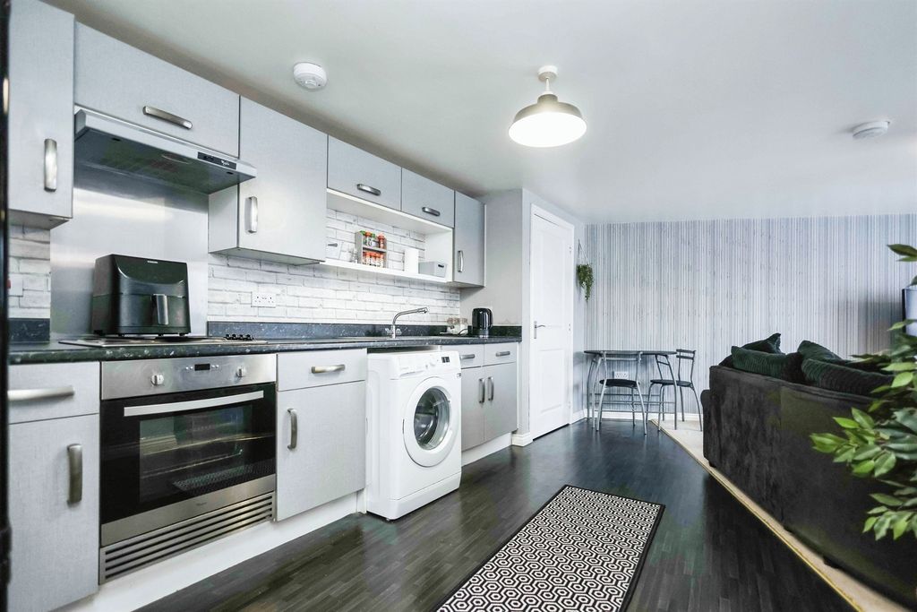 Property photo 3 of 14