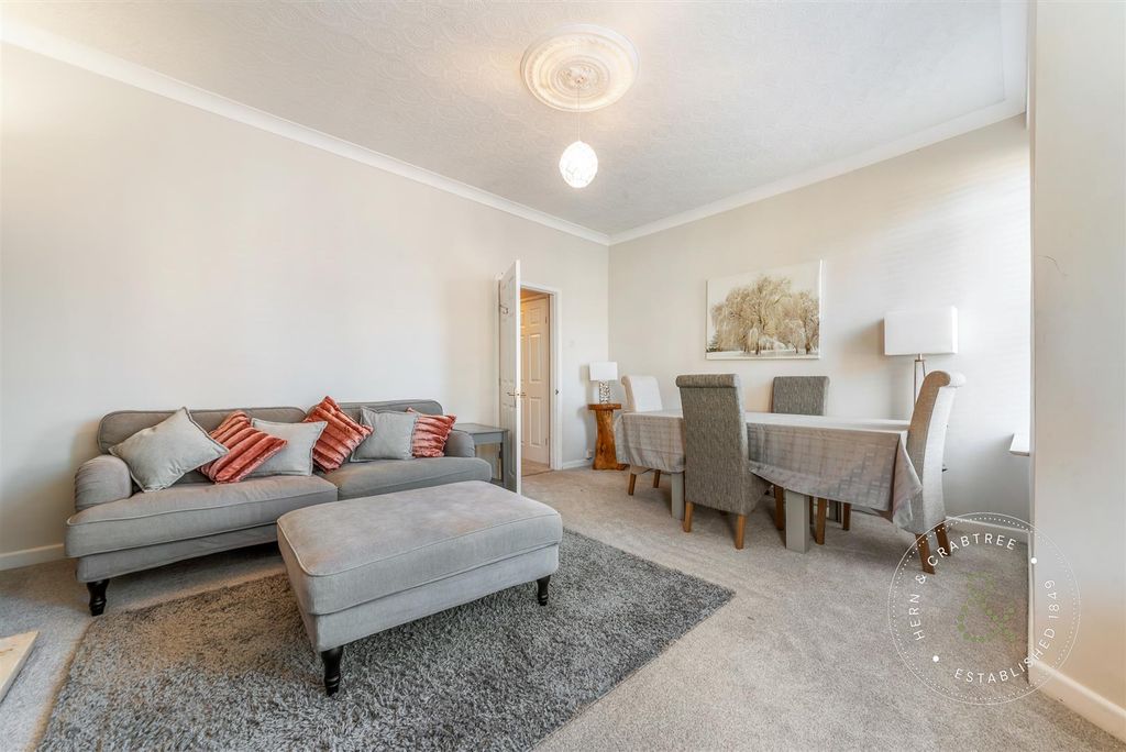 Property photo 3 of 42 Dogo-Street-First-Floor-Flat-14.Jpg