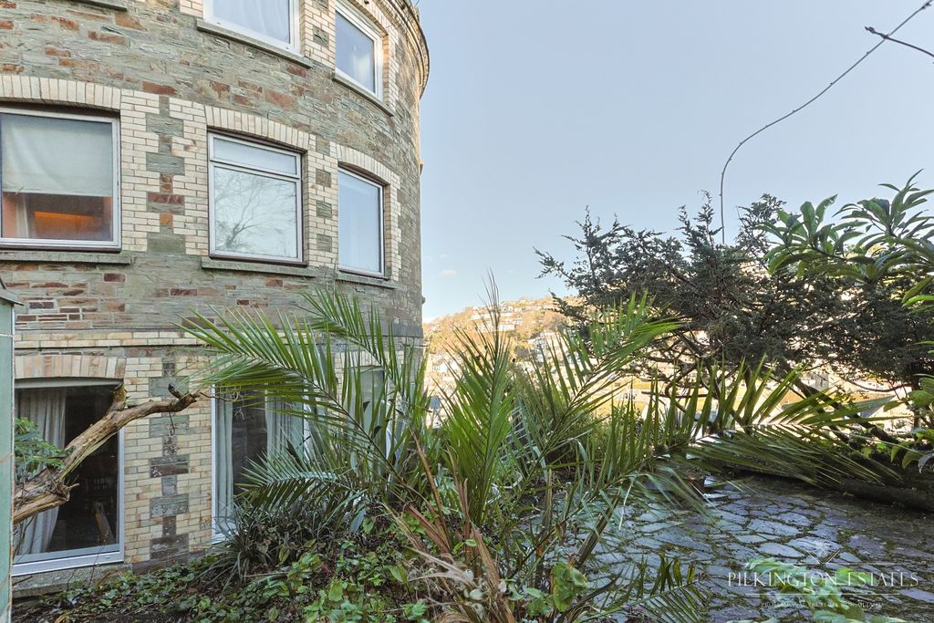 Property photo 3 of 40 4770003