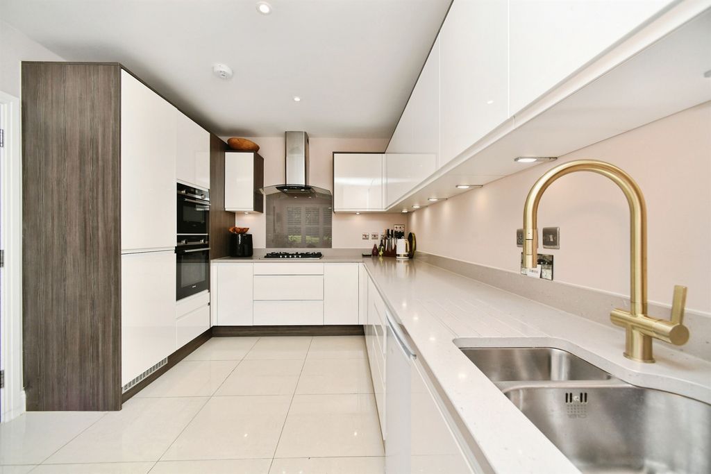 Property photo 3 of 23