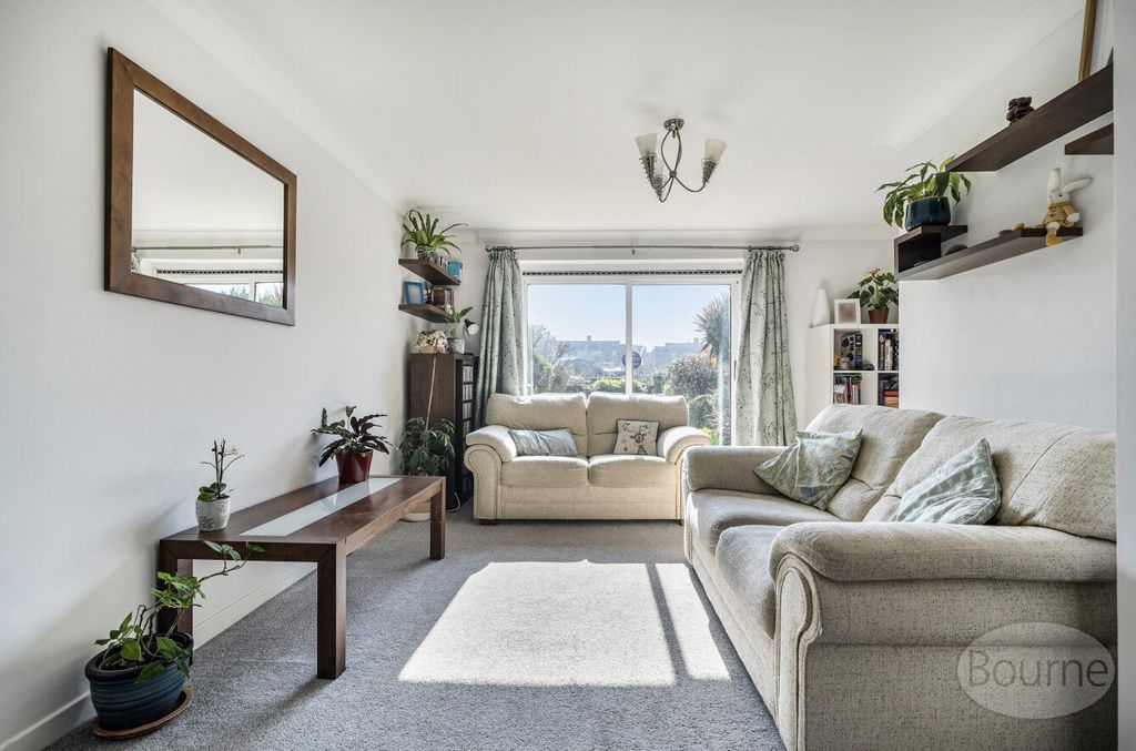 Property photo 2 of 15 Picture No. 14