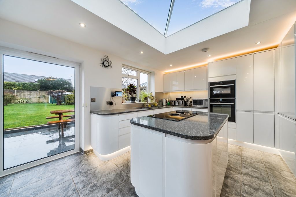 Property photo 2 of 24 1401199-10-696901258193F