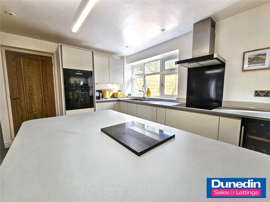 Property photo 3 of 31 Picture No. 52