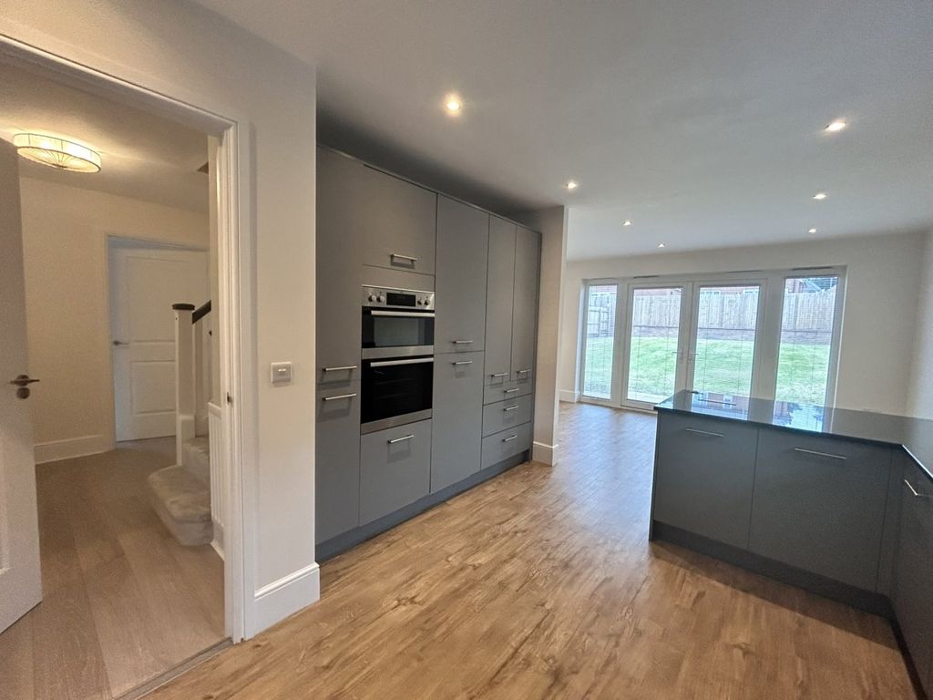 Property photo 2 of 27