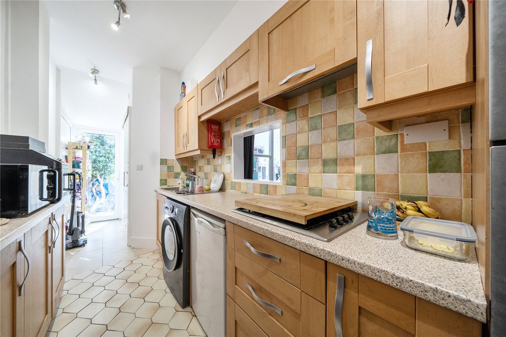 Property photo 3 of 28 Kitchen
