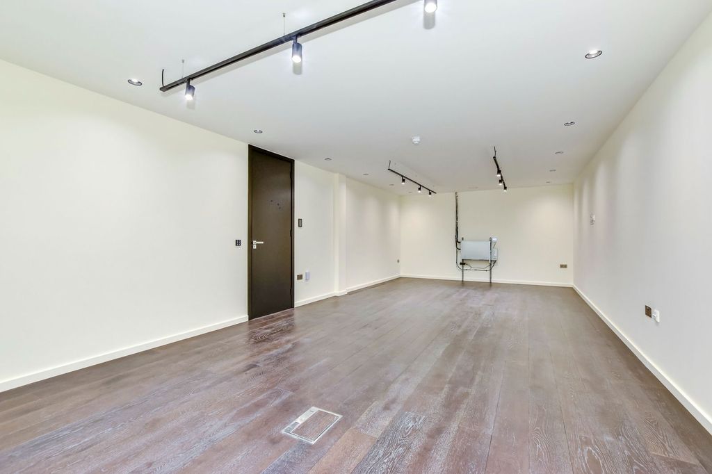 Additional image 21 of 7 bed detached house to rentCrouch Lane, Goffs Oak, Waltham Cross EN7