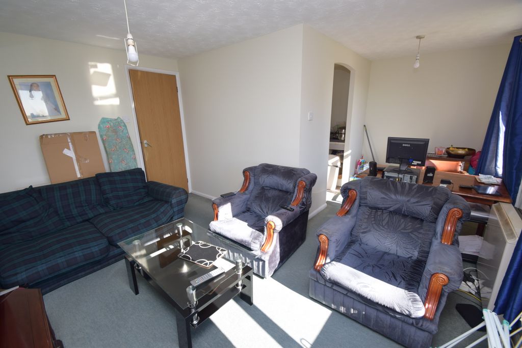 Property photo 2 of 9 Lounge 1