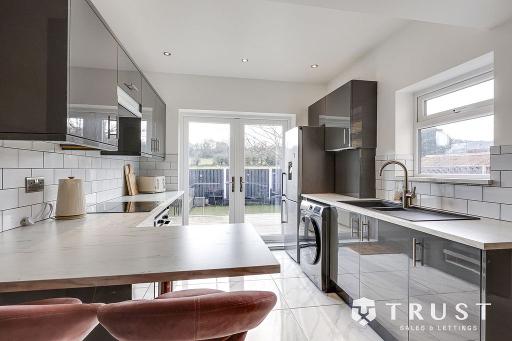 Property photo 3 of 30