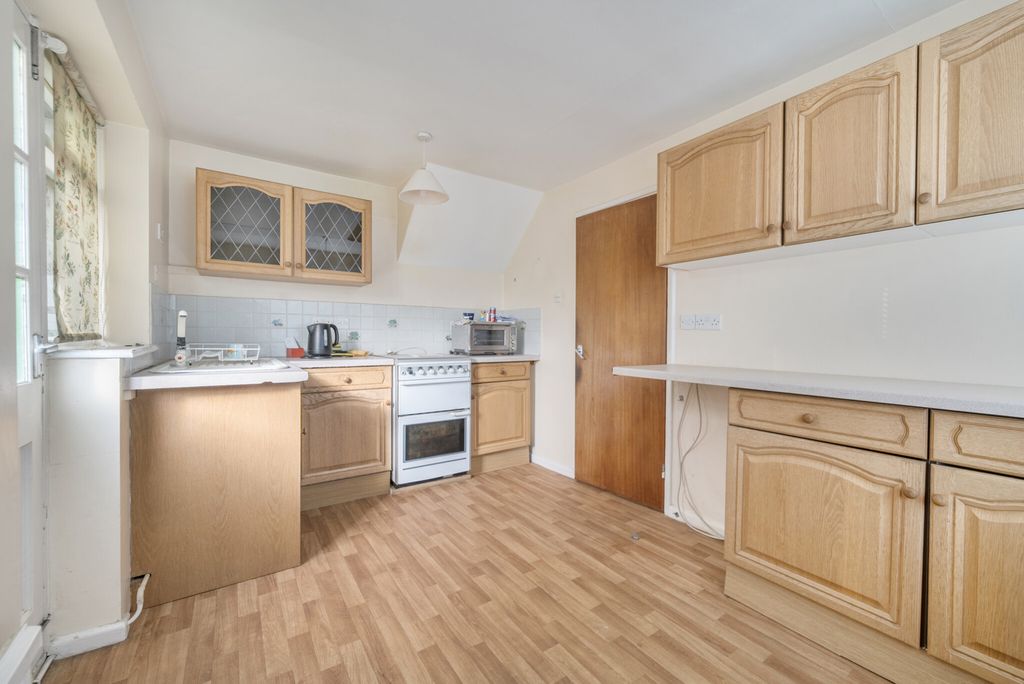 Property photo 3 of 21 1347864-20-68Bdeb...