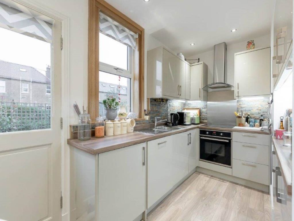 Property photo 2 of 8 Kitchen