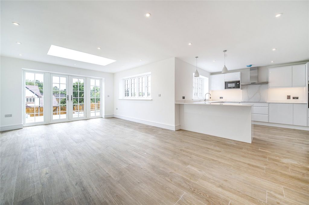 Property photo 2 of 17 Picture No. 11