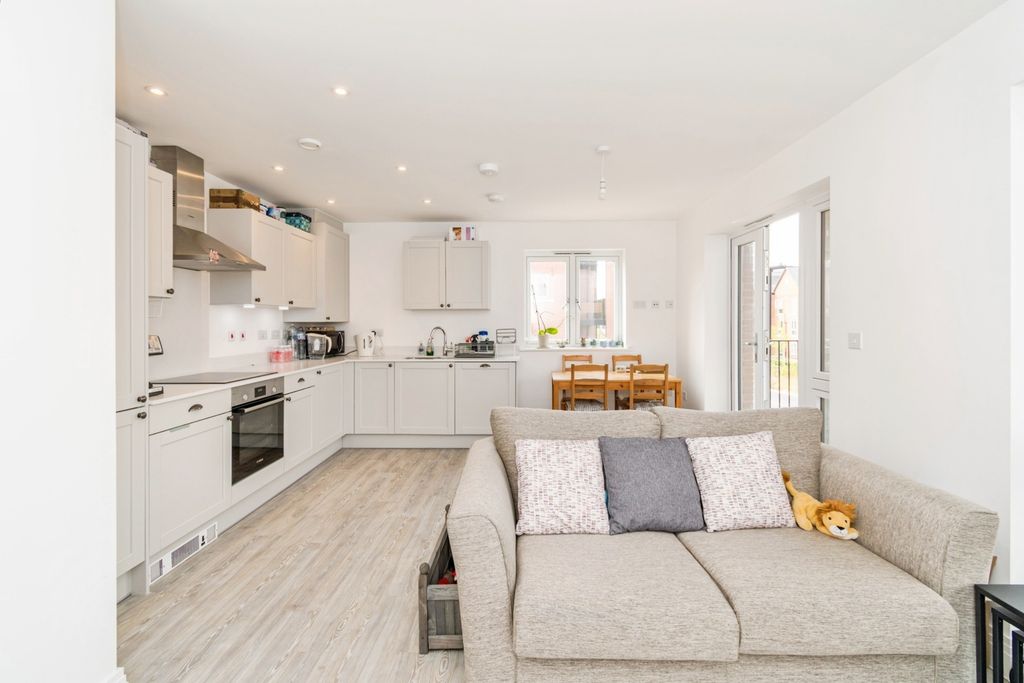Property photo 3 of 16 Pbox-Img.Jpg