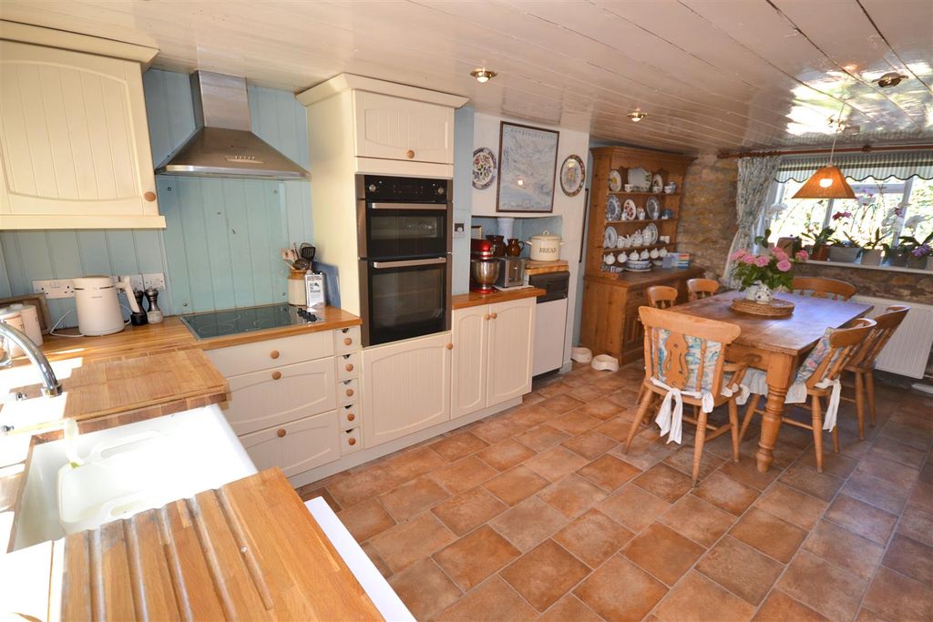 Property photo 3 of 16 7 (27).Png