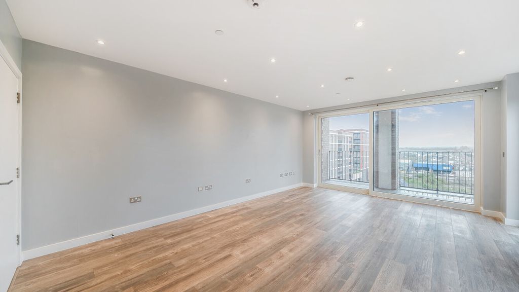 Property photo 3 of 18