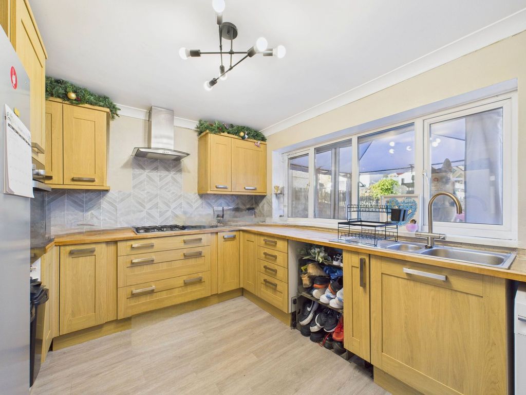 Property photo 2 of 31