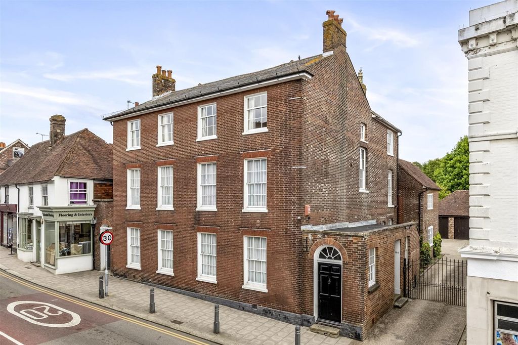 Property photo 2 of 39 High Street 194, York House-008.Jpg