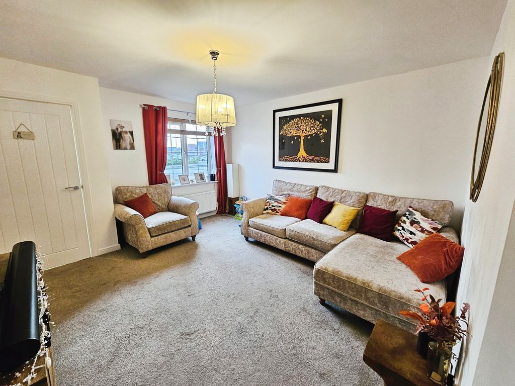 Property photo 3 of 11 Photo 6