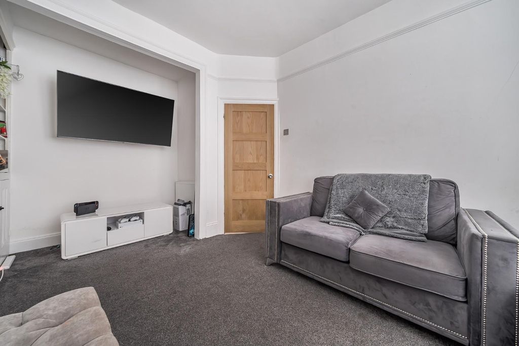 Property photo 3 of 14 1-69719E97517Ef-1403392-8-6970Bd88A517d-1.Jpg