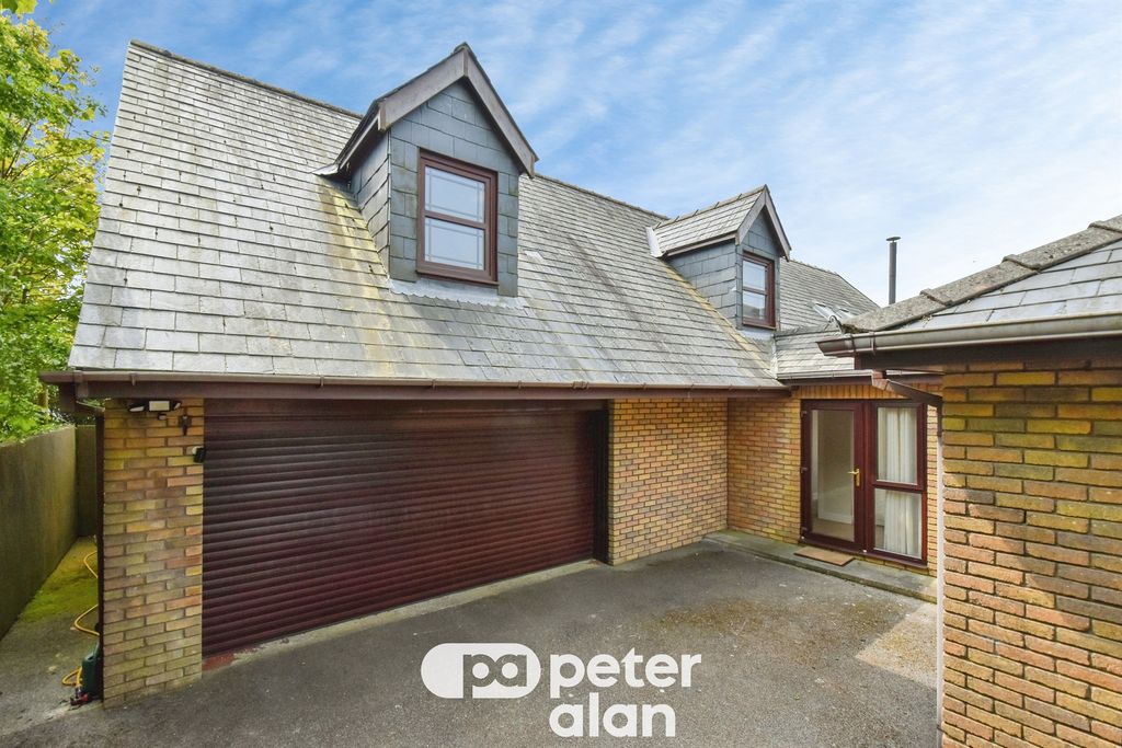 Property photo 3 of 42