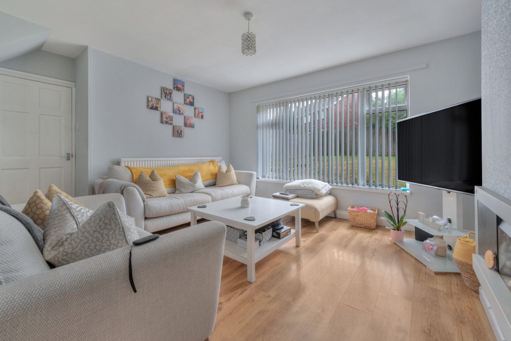 Property photo 2 of 23 4404244