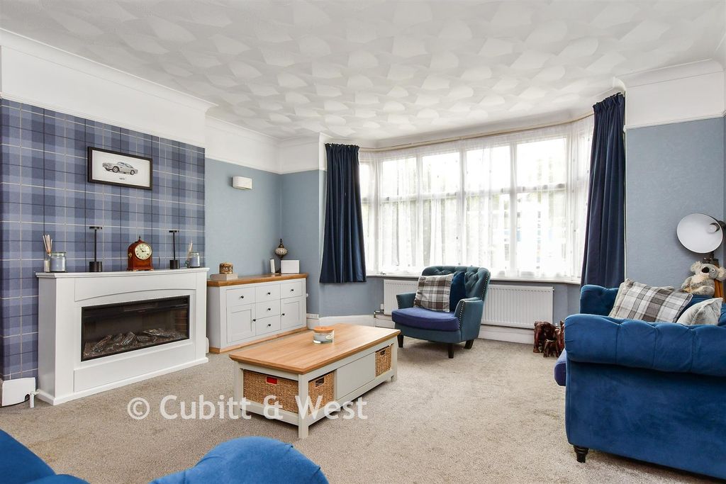 Property photo 1 of 15 Sitting Room