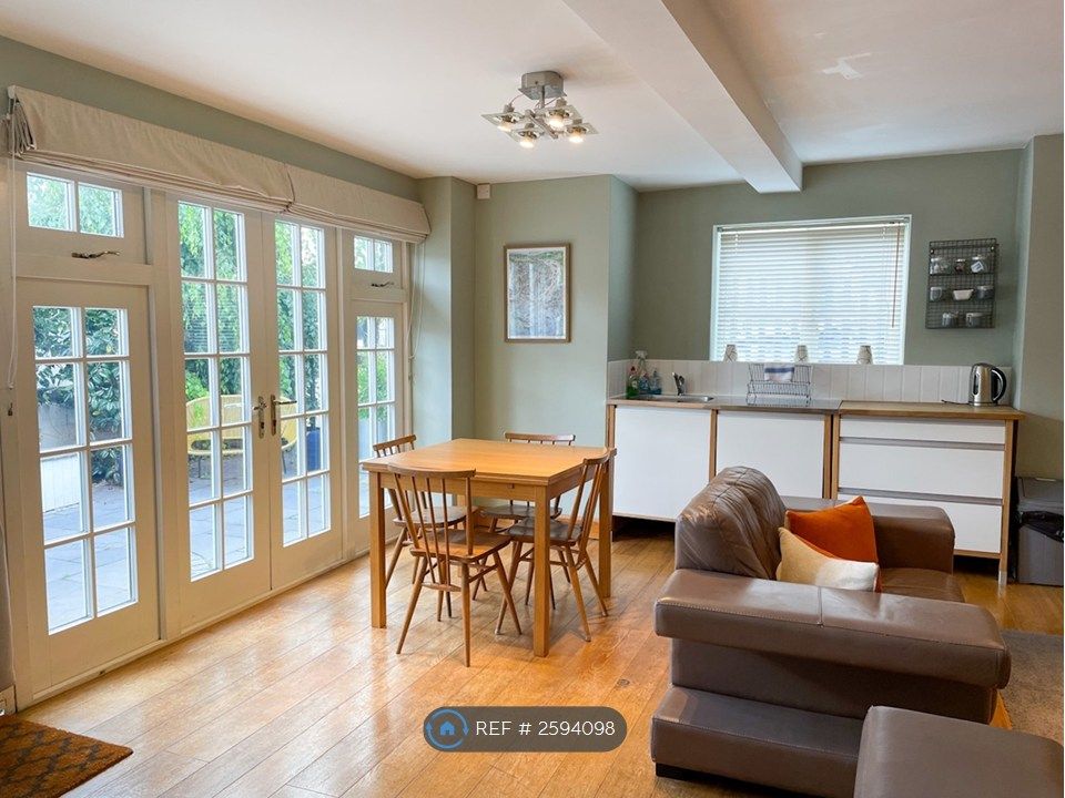 Property photo 3 of 10 Dining Area