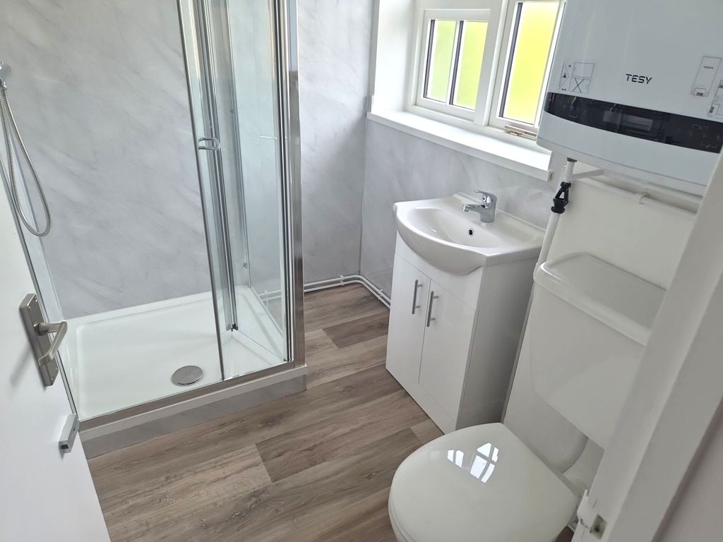 Property photo 1 of 6 Shower Room