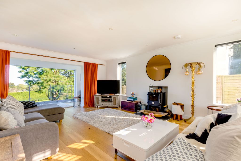 Property photo 3 of 28 64Fb0519Ebaaf_Penmarie-3