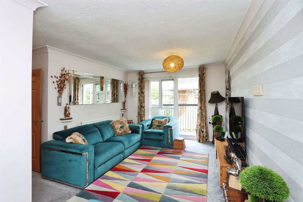 Property photo 2 of 12