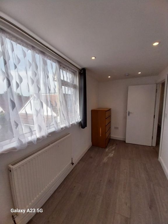 Property photo 3 of 11 Photo
