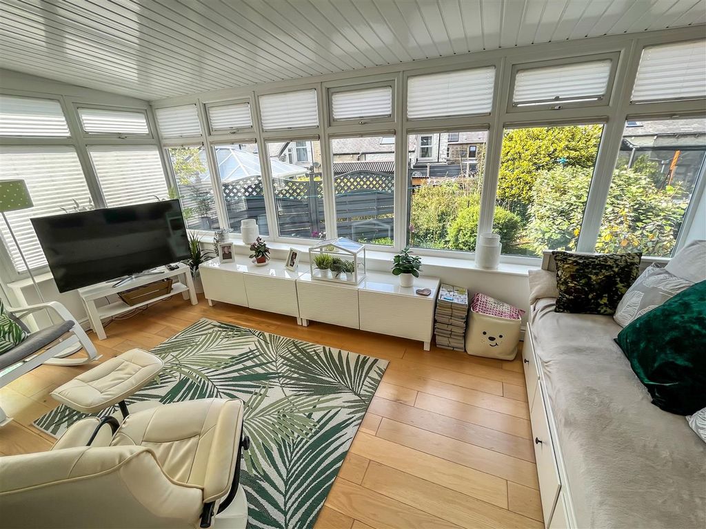 Property photo 3 of 17 Conservatory