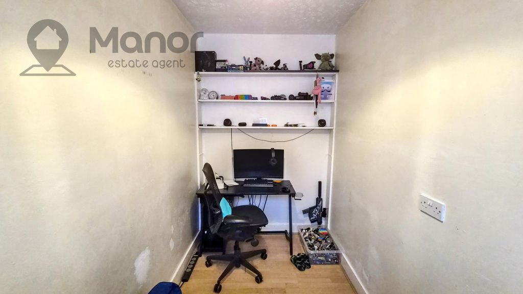 Property photo 3 of 18 Office/Study Room