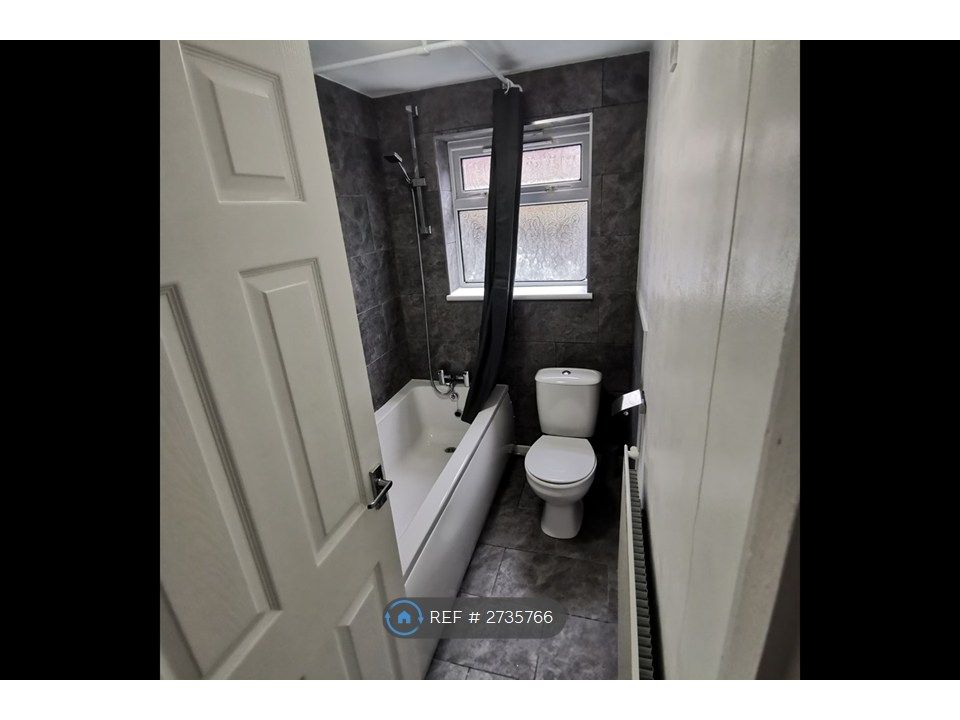 Property photo 2 of 10 Bathroom