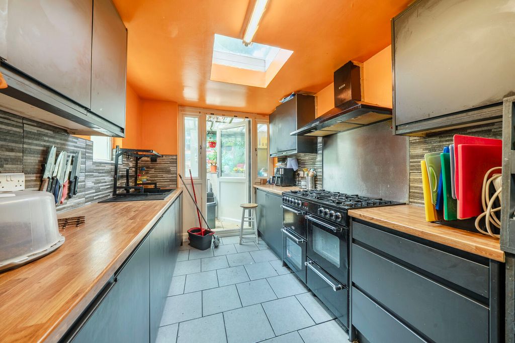 Property photo 3 of 25