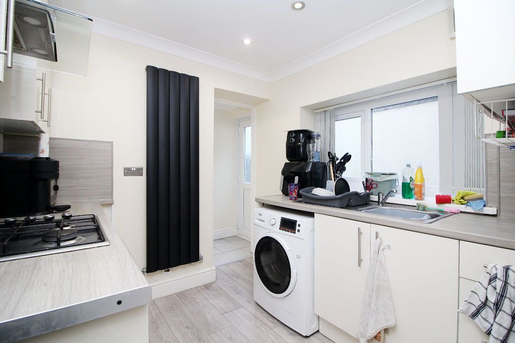 Property photo 2 of 12 Kitchen