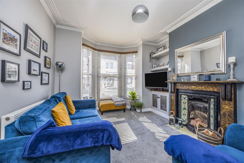 Property photo 2 of 18 99 Folkestone Road, Baffins-Porticomarketing-Soldb
