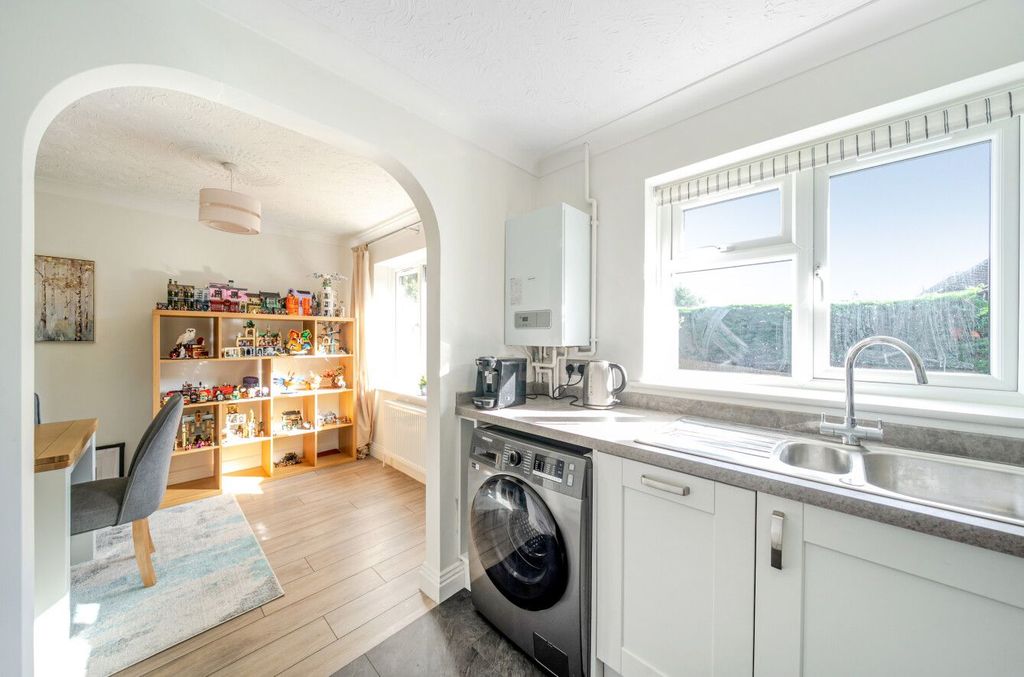 Property photo 3 of 12