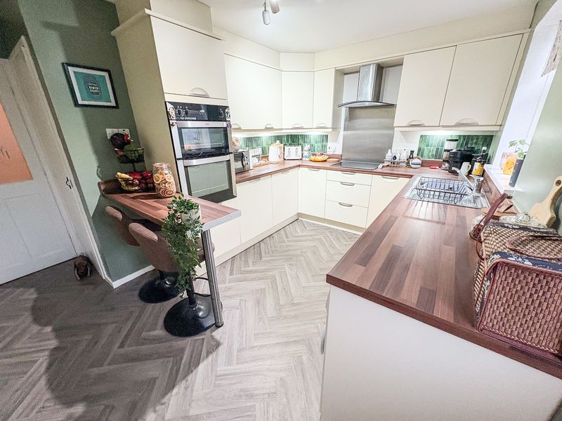 Property photo 3 of 11 Photo 3