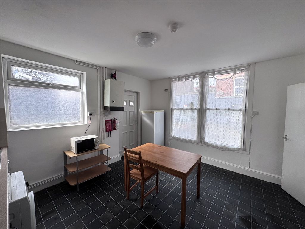 Property photo 2 of 17 Picture No. 24