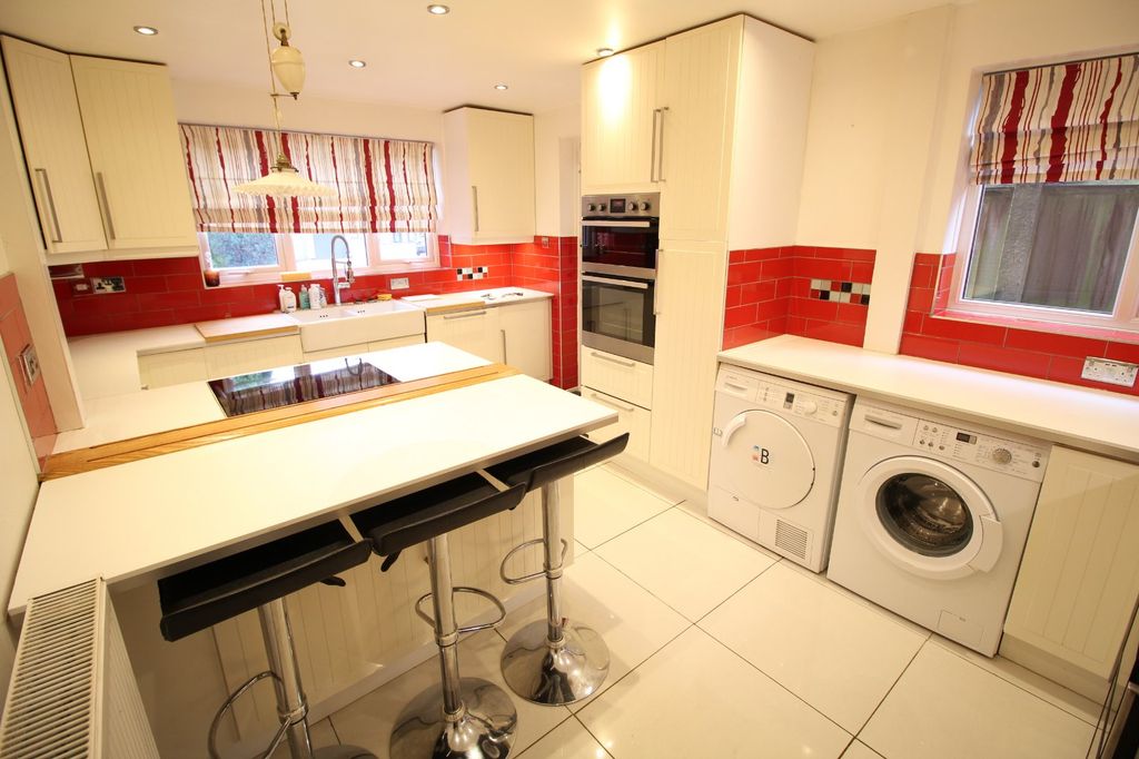 Property photo 2 of 17 Kitchen/Breakfast