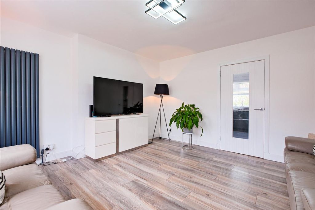 Property photo 2 of 21 Lounge