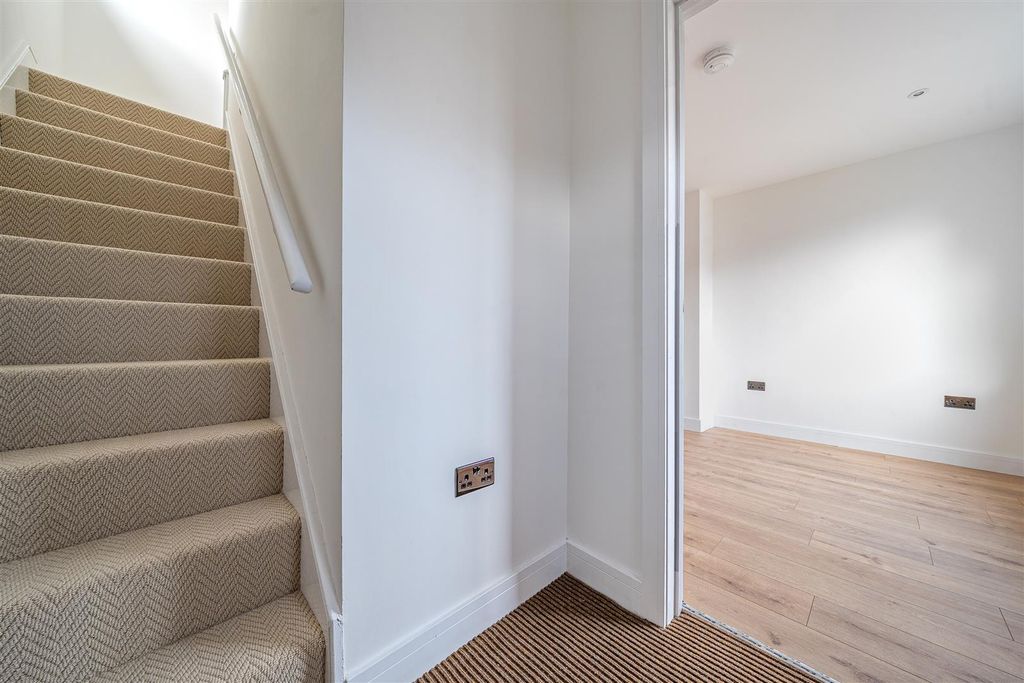 Property photo 3 of 12 1386077-16-6929B27c8d8Fe.Jpg