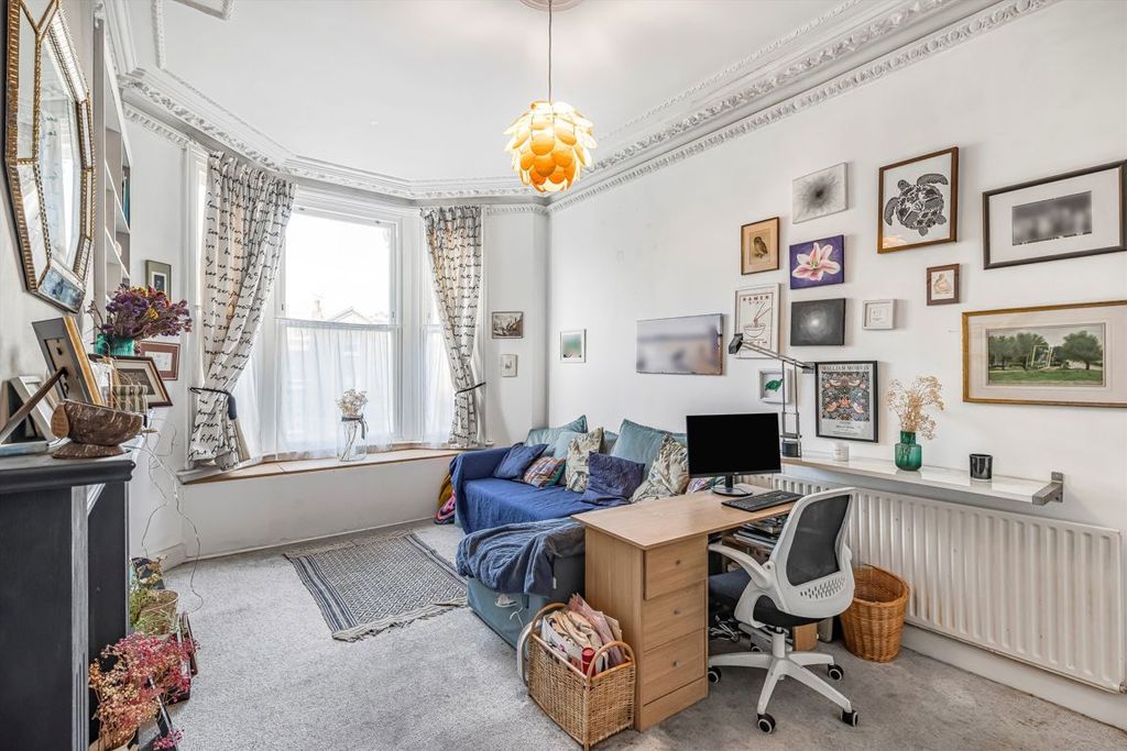 Property photo 3 of 6