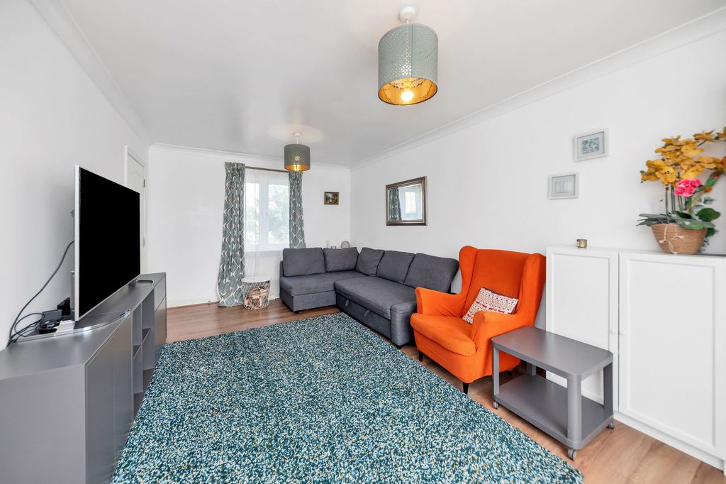 Property photo 2 of 23