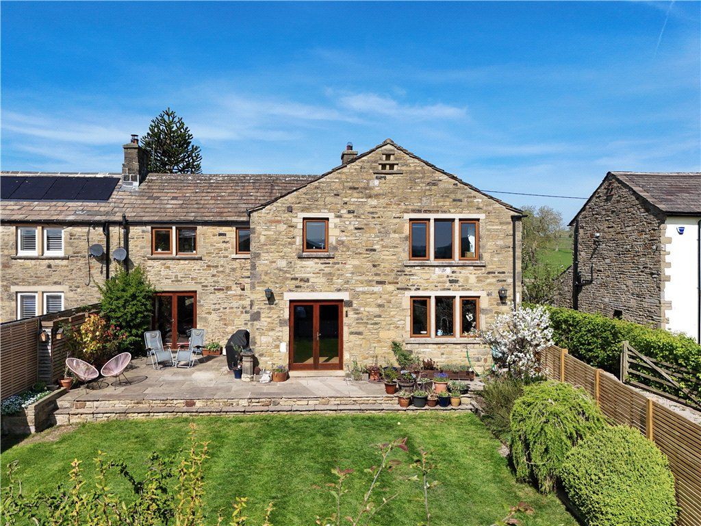 Property photo 1 of 25 External